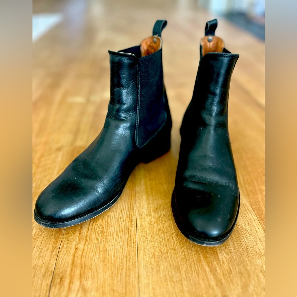 Frye Melissa Chelsea Boot, size 6 Women’s